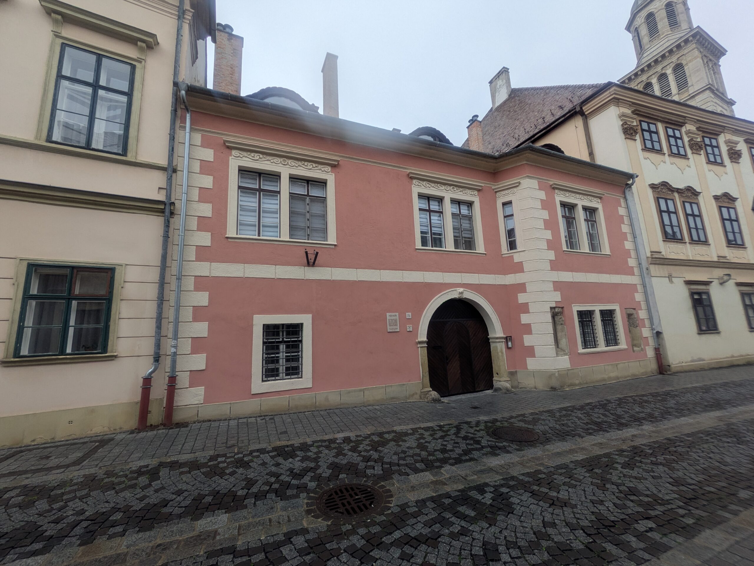 Sopron Templom 14 utcafront.